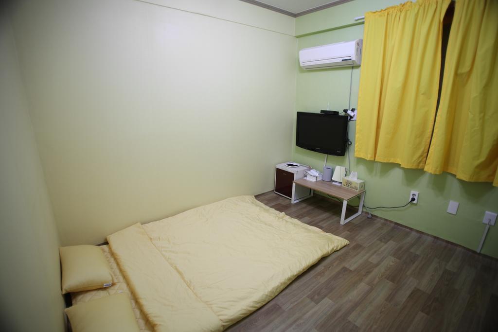 Yeosu Inn Hostel Екстер'єр фото