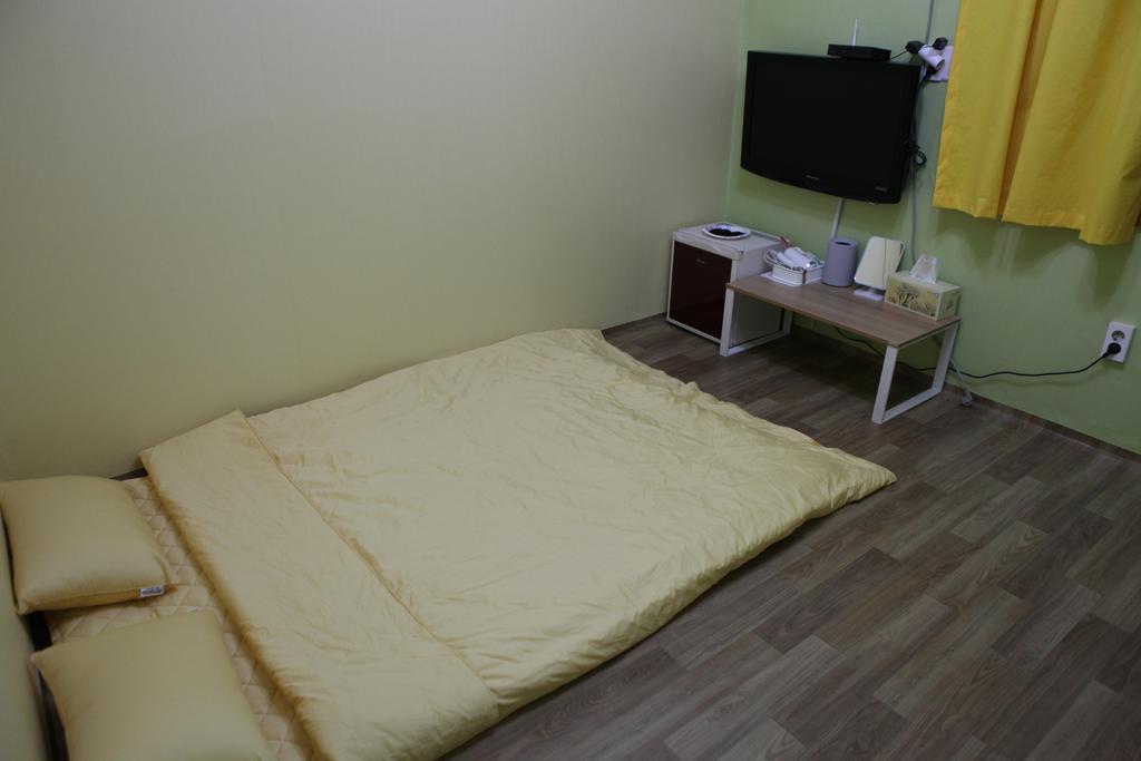 Yeosu Inn Hostel Екстер'єр фото