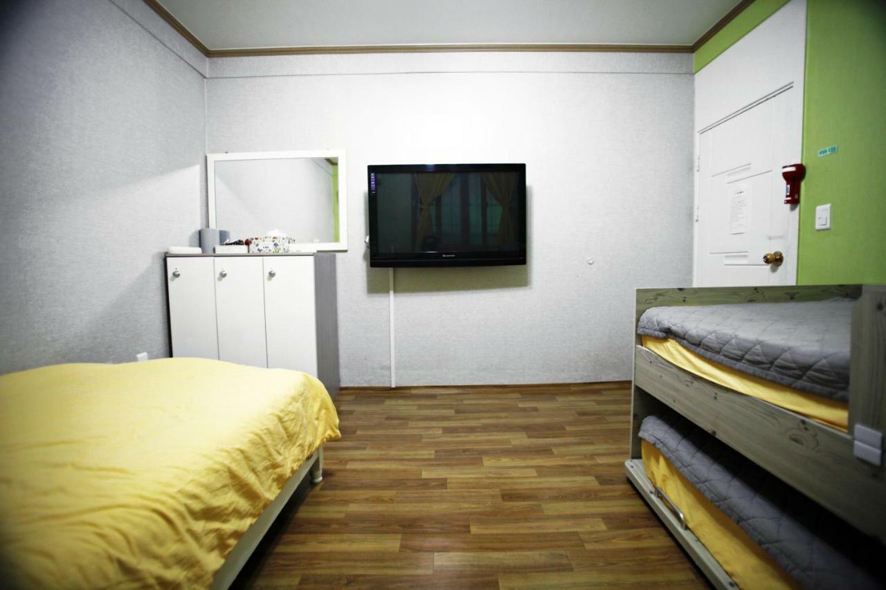 Yeosu Inn Hostel Екстер'єр фото