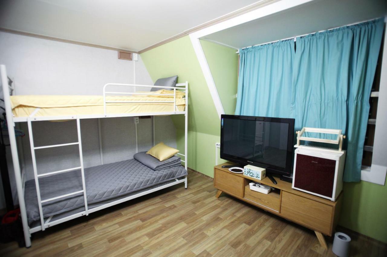 Yeosu Inn Hostel Екстер'єр фото